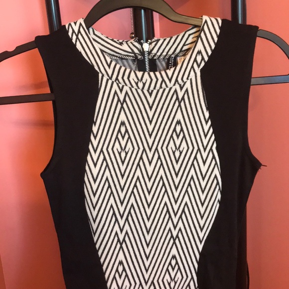 Form fitting dress - Picture 2 of 2